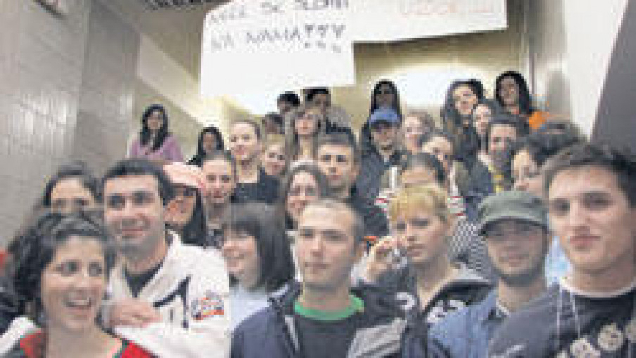 Studenti između dve vatre