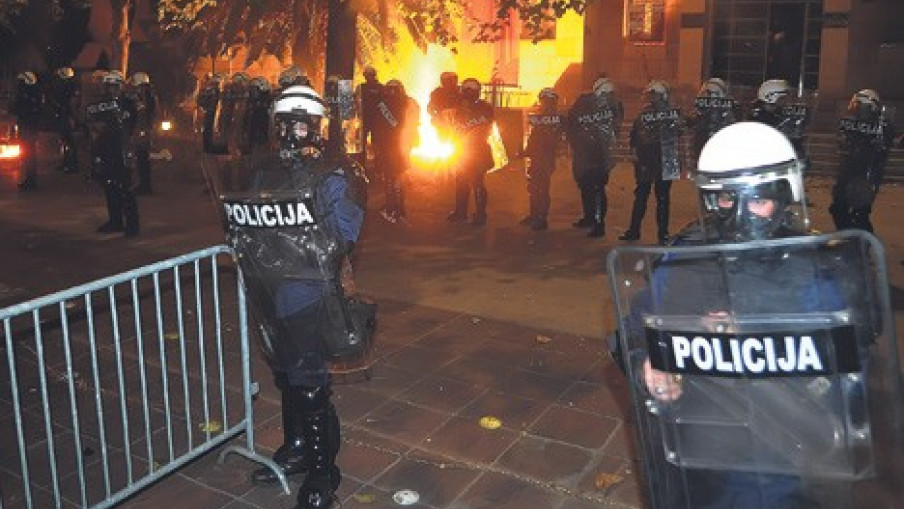 Ko koga tuče, a ko se tome smeje
