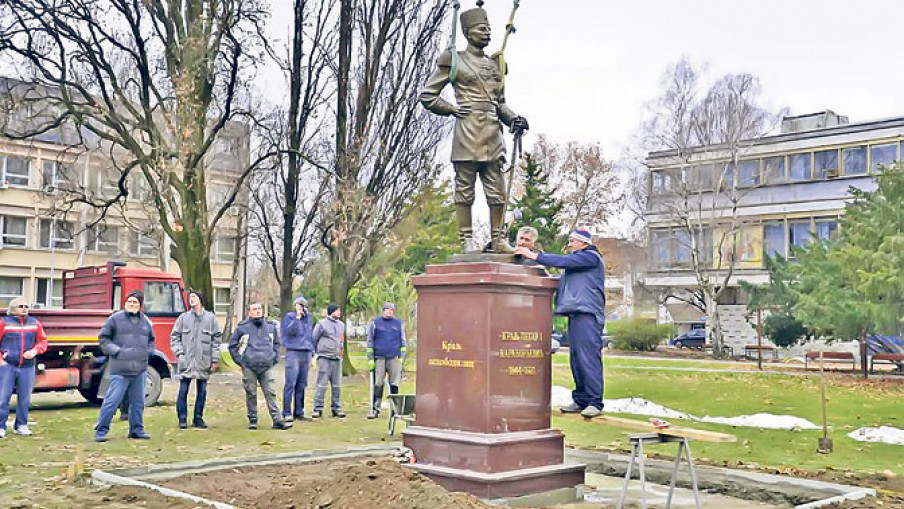 Spomenik kralju Petru Prvom i u Bačkoj Palanci