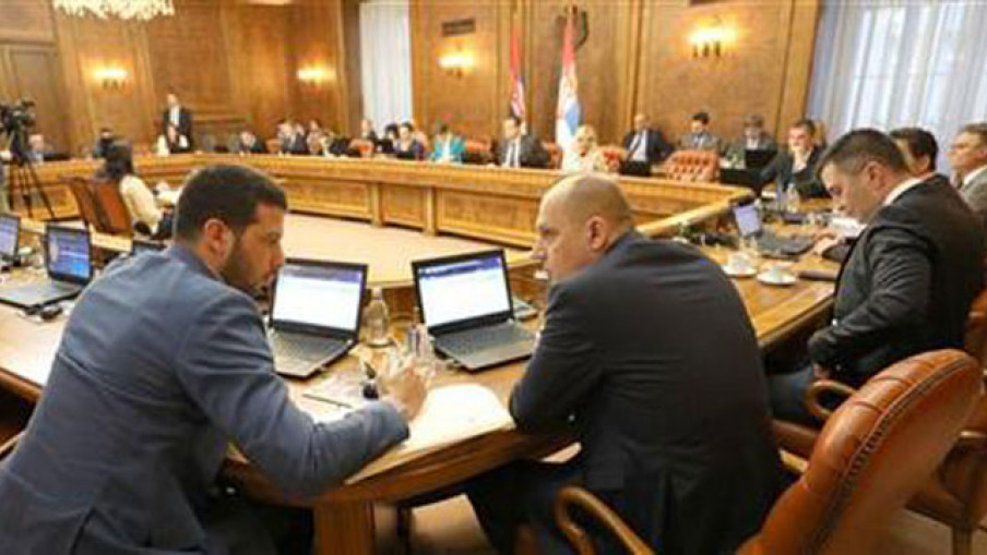 Влада доделила награде Микецу и Аруновић