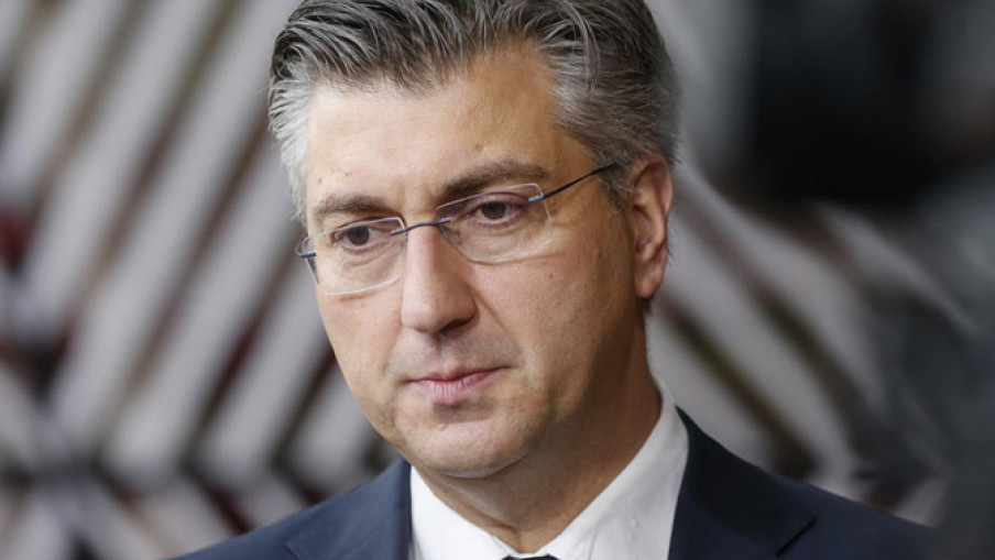 Plenković izviždan ispred parlamenta
