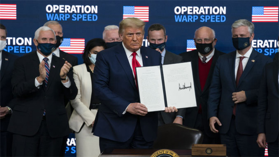 Трамп потписао: америчка вакцина прво за Американце