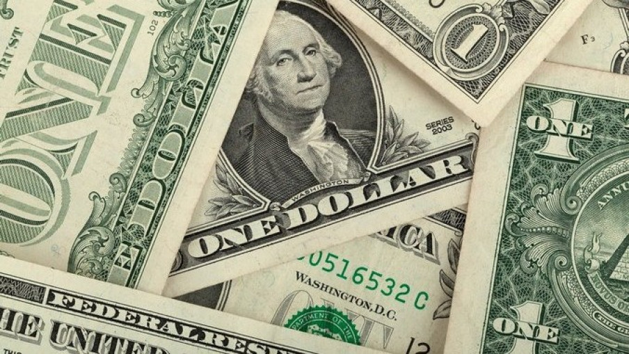 Dolar posrnuo prema rivalima posle višenedeljnog rasta