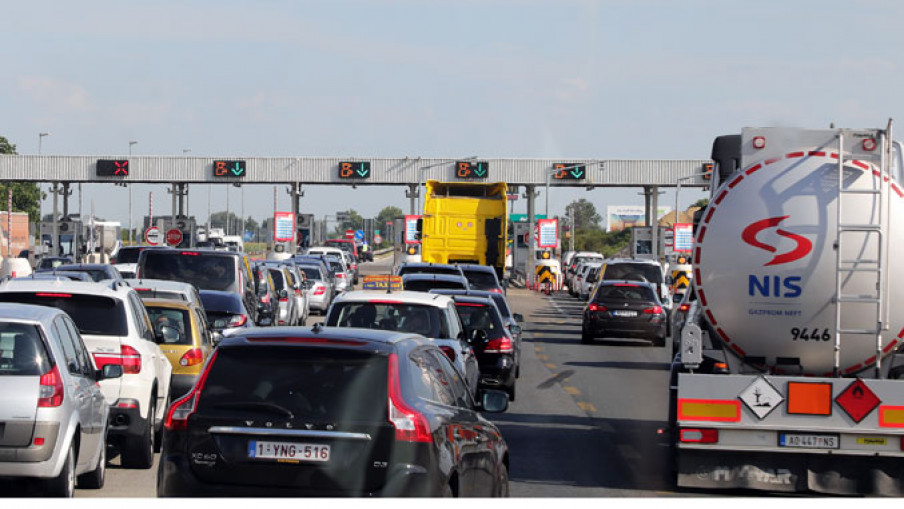 Automobili na granicama čekaju najduže 40 minuta