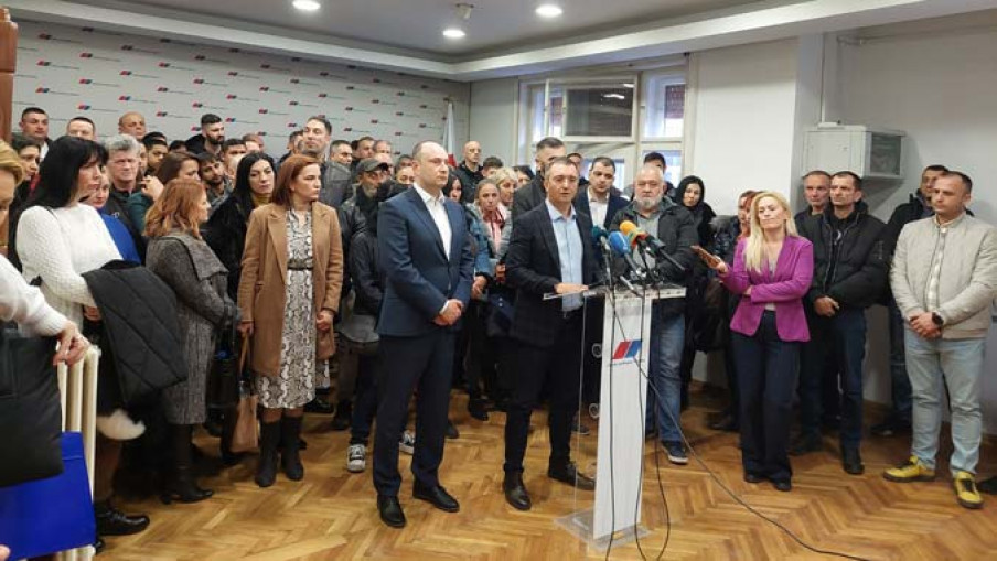 Oko 120 ljudi prešlo iz POKS u SNS u Novom Sadu