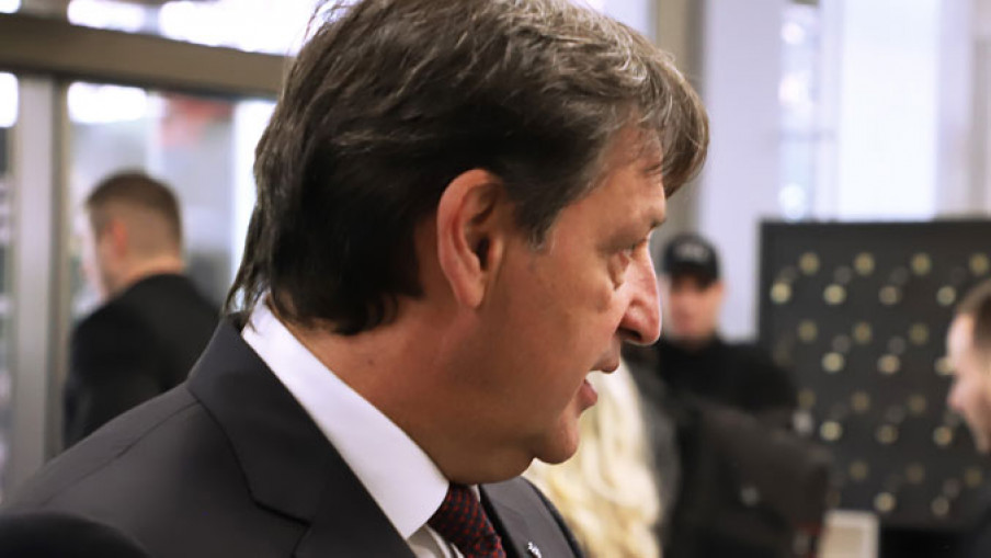 Ministar Gašić posetio povređenog policajca