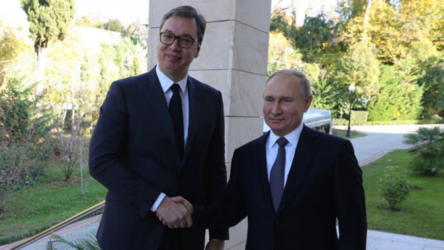 Вучић кратко разговарао са Путином