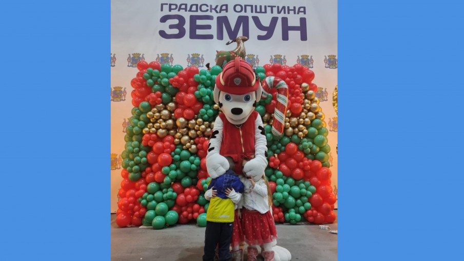Подела пакетића малим Земунцима