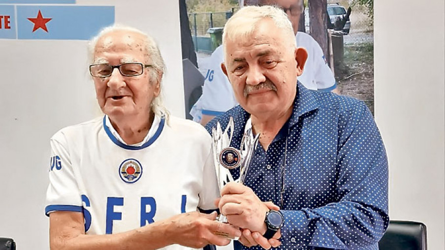 Partizan Ante oduvao sto svećica na torti