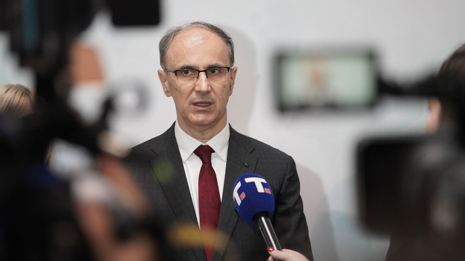Premijer Macut: Sistem e-Bolovanja je korak ka digitalnim bolnicama i klinikama