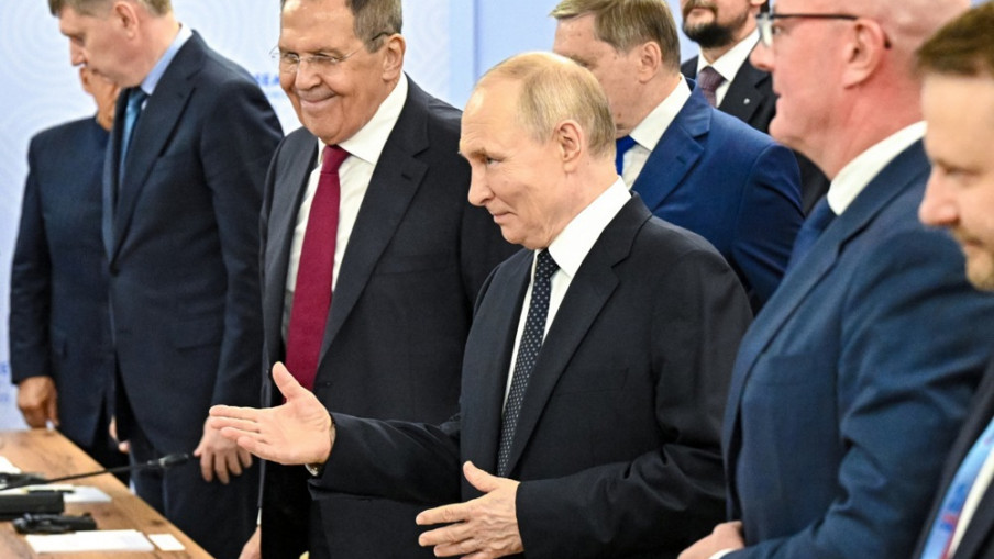 Путин: Никоме не намећемо своје ставове