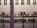 Уклоњено Трампово име са Кенеди центра по налогу суда