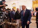 Трамп: Ако проиранске снаге не престану са дејствима, уследиће још снажнији удари