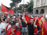 Напади јајима и сукоби с полицијом у Тирани