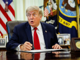 Трамп упозорио нафтне компаније: Одмах снизите цене бензина