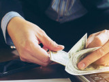 Srednji kurs dinara za evro danas 117,3867
