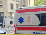 Мушкарац са тешким повредама пребачен у Ургентни центар после масовне туче