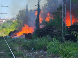 Пожар на железничкој станици Макиш, горели пружни прагови и трава