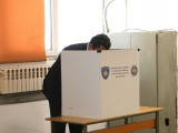 Курти у шкрипцу, све ради да остане на власти