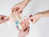 Средњи курс динара за евро у петак 117,3652 динара