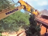 Курти багерима кренуо у рушење имовине Срба