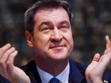 Баварски премијер Зедер гађан парадајзом, нападач искочио из жбуња