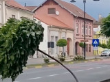 Олује и ветар прекинули паклене врућине, пао и снег на Алпима