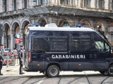 Опколили га па изболи на шинама јер су га помешали са ривалском бандом