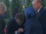 Макронов џентлменски гест несхваћен од Емине Ердоган