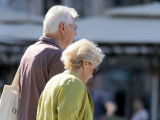 Вести за пензионере: најављено повећање пензија и нови попусти у наредних месец и по дана