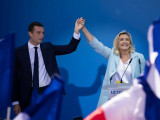 Ле Пенова и Бардела воде у анкетама док Француска тоне у дужничку кризу пред изборе