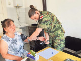Војни лекари прегледају малишане села на југу Србије